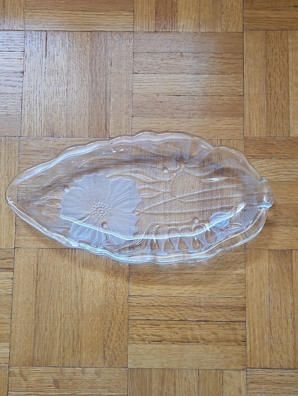 Leaf-Shaped Crystal Plate with Floral Etching